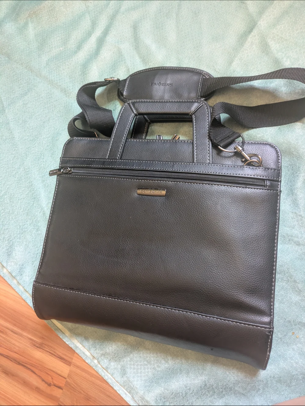 Samsonite Black Leather Messenger Bag with Metal Accents